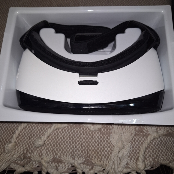 A Samsung Gear VR Compatible w/note5, S6edget,S6,S6edge,S7,S7edge Oculus - Picture 4 of 7